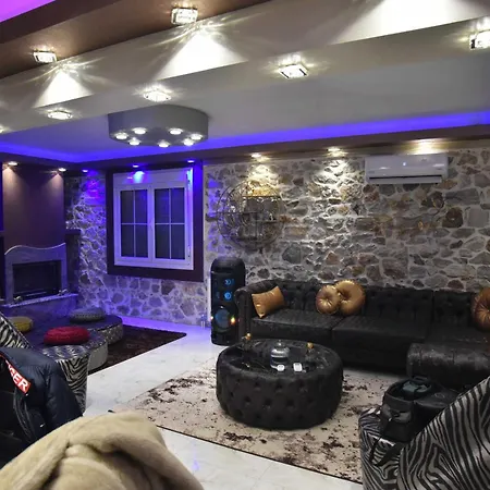 Eleni De Lux - Indoor Jacuzzi In Lydia Villa *