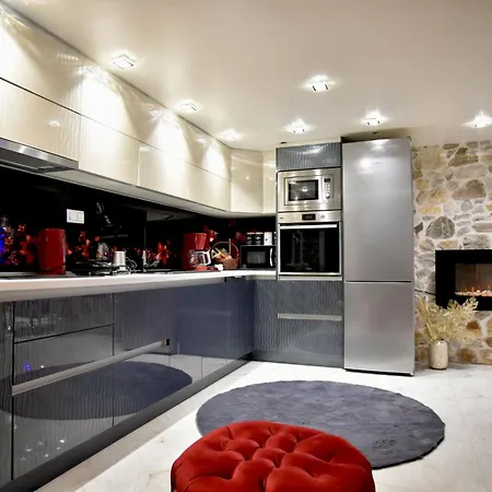 Eleni De Lux - Indoor Jacuzzi In Lydia Villa *