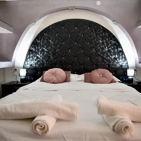 Eleni De Lux - Indoor Jacuzzi In Lydia * Lidia