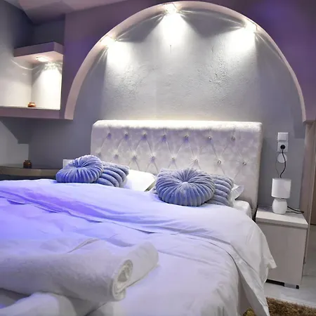 Eleni De Lux - Indoor Jacuzzi In Lydia Villa Lidia
