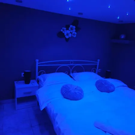 Eleni De Lux - Indoor Jacuzzi In Lydia Villa Lidia