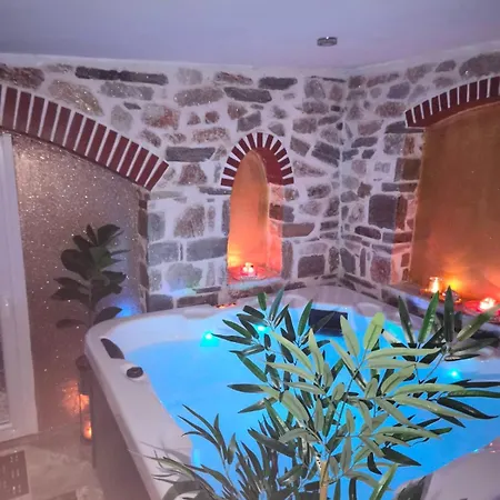 Eleni De Lux - Indoor Jacuzzi In Lydia Villa Lidia