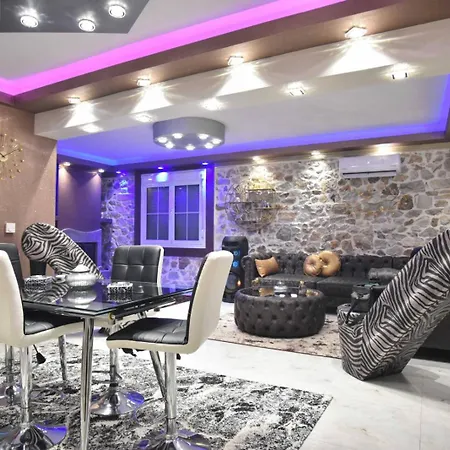Eleni De Lux - Indoor Jacuzzi In Lydia Villa Lidia