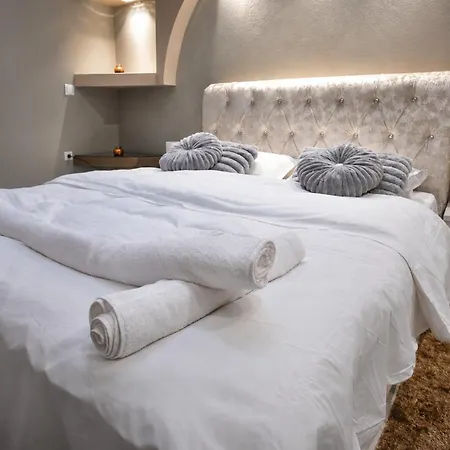 Eleni De Lux - Indoor Jacuzzi In Lydia Villa Lidia
