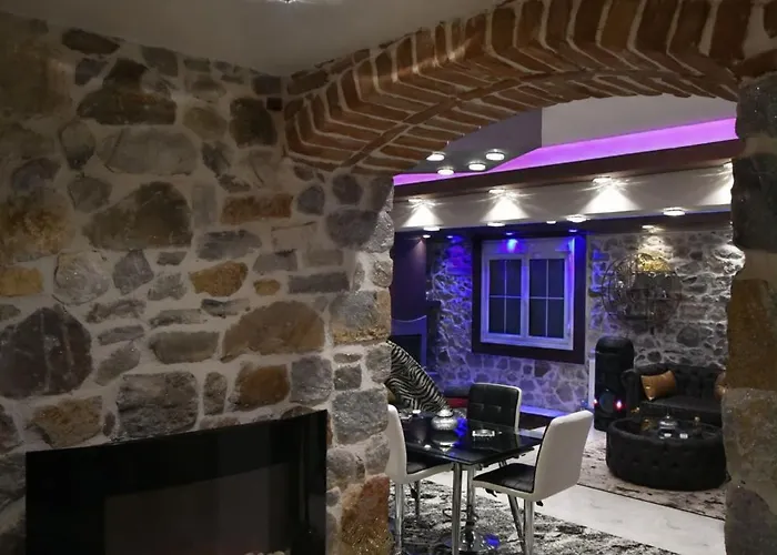 Eleni De Lux * Lidia